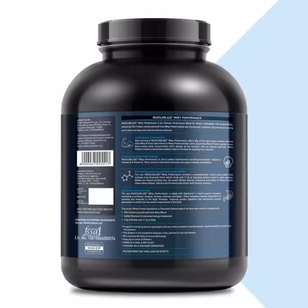 Back label of MuscleBlaze Whey Performance listing 25g protein, 5.5g BCAAs, 11.7g EAAs, and digestive enzymes